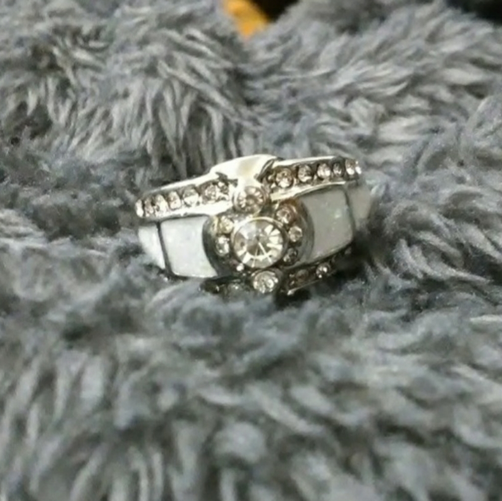 NEW Rhinestone ring - Picture 2 of 3